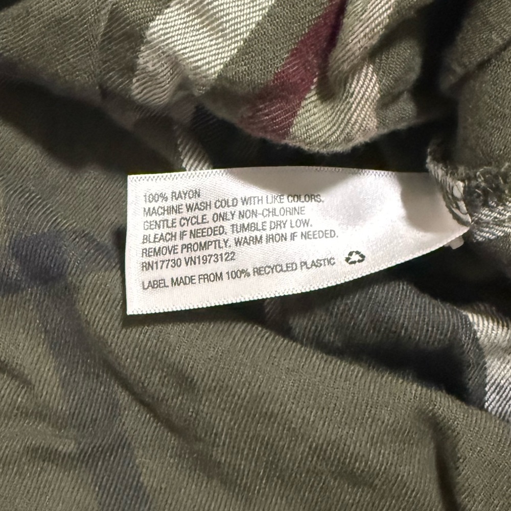 ✨Universal Thread Green Plaid Button Down Shirt - Picture 7 of 10